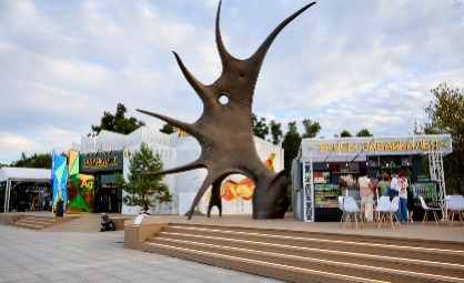 Скульптура Даши Намдакова на Восточном Экономическом Форуме.